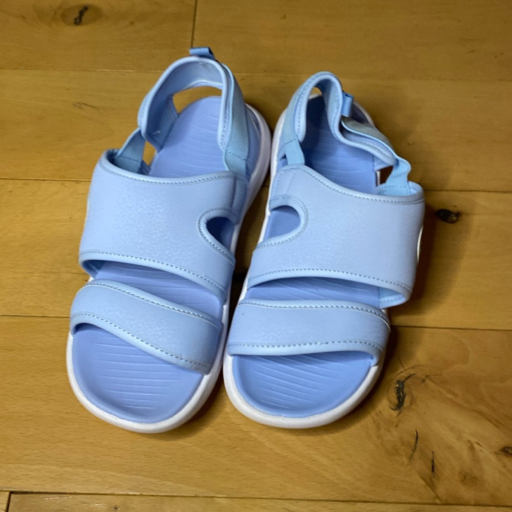 NWOT girls sandals